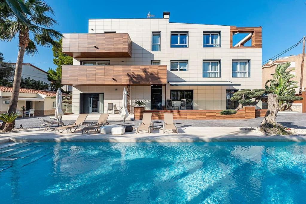 Апартаменты Lusso E Relax Con Piscina A 2 Minuti Dal Mare Миами-Плайя Экстерьер фото
