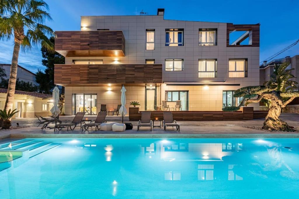Апартаменты Lusso E Relax Con Piscina A 2 Minuti Dal Mare Миами-Плайя Экстерьер фото