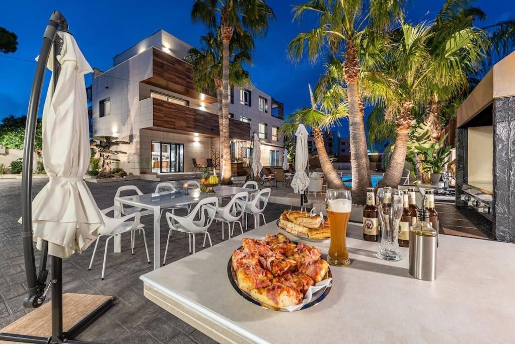 Апартаменты Lusso E Relax Con Piscina A 2 Minuti Dal Mare Миами-Плайя Экстерьер фото
